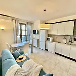 Daire Sabri's Modern In Tuscany Loro Ciuffenna