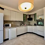 Sabri's Modern In Tuscany
