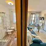 Sabri's Modern In Tuscany *