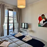 Daire Sabri's Modern In Tuscany
