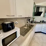 Daire Sabri's Modern In Tuscany