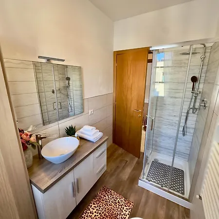 Sabri's Modern In Tuscany